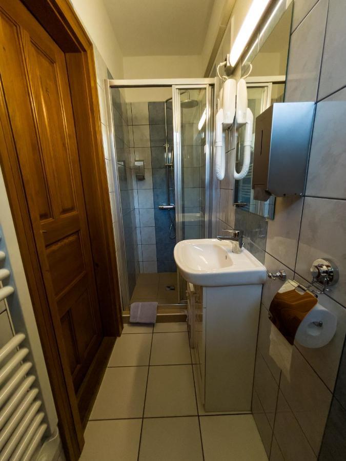 Bed and Breakfast Mamutfenyo Panzio Тата Экстерьер фото
