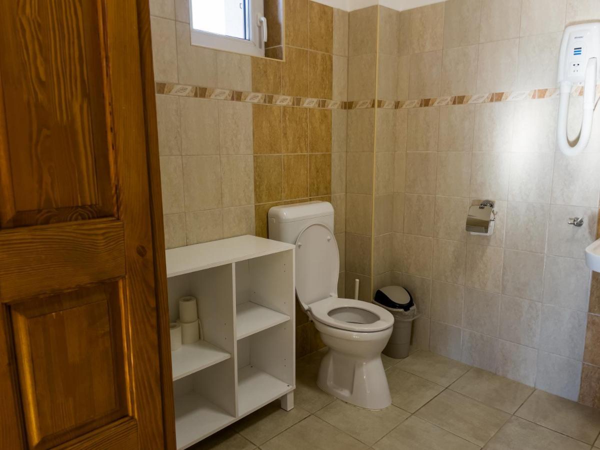 Bed and Breakfast Mamutfenyo Panzio Тата Экстерьер фото